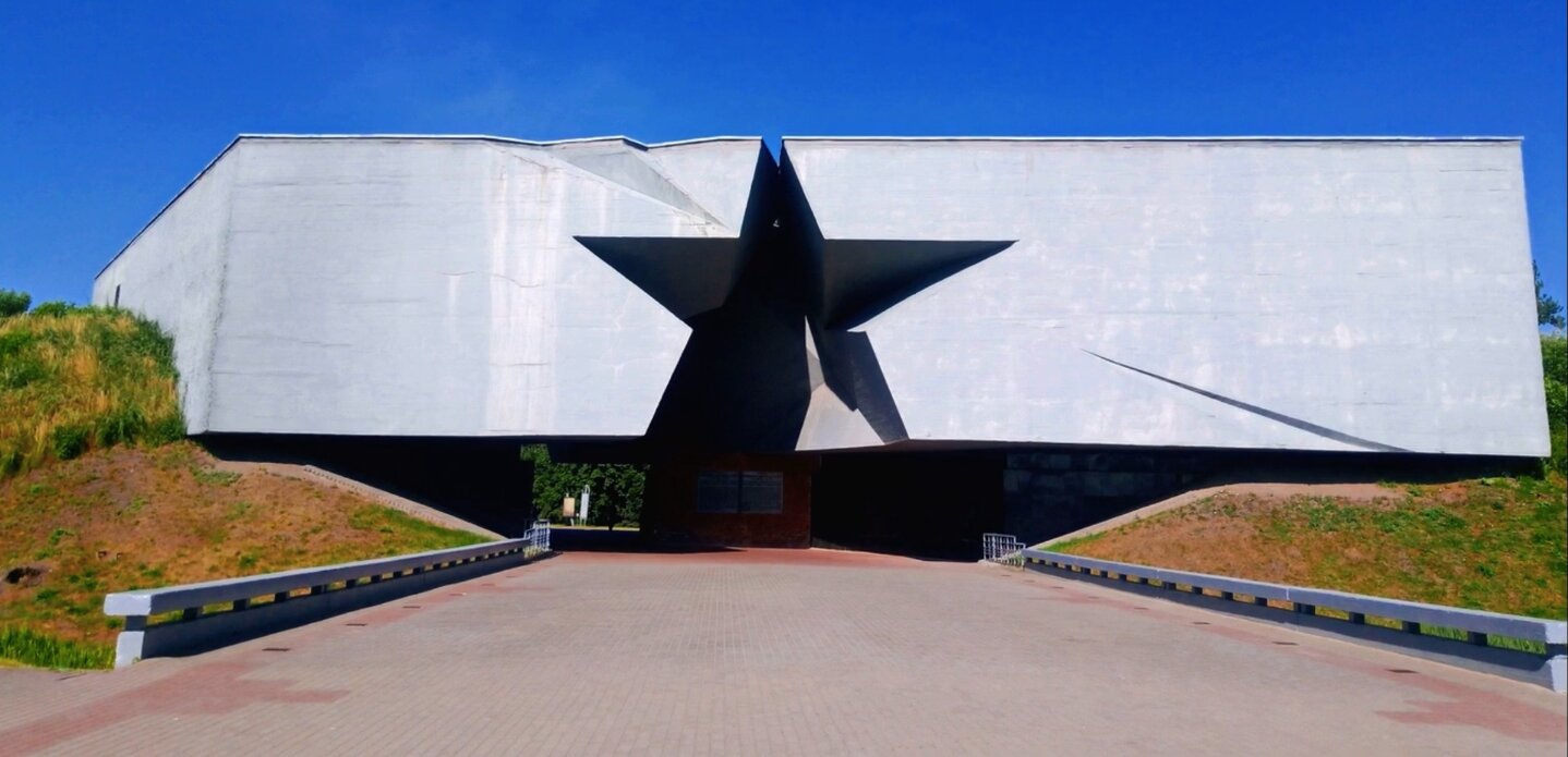 Brest Fortress tour main entrance